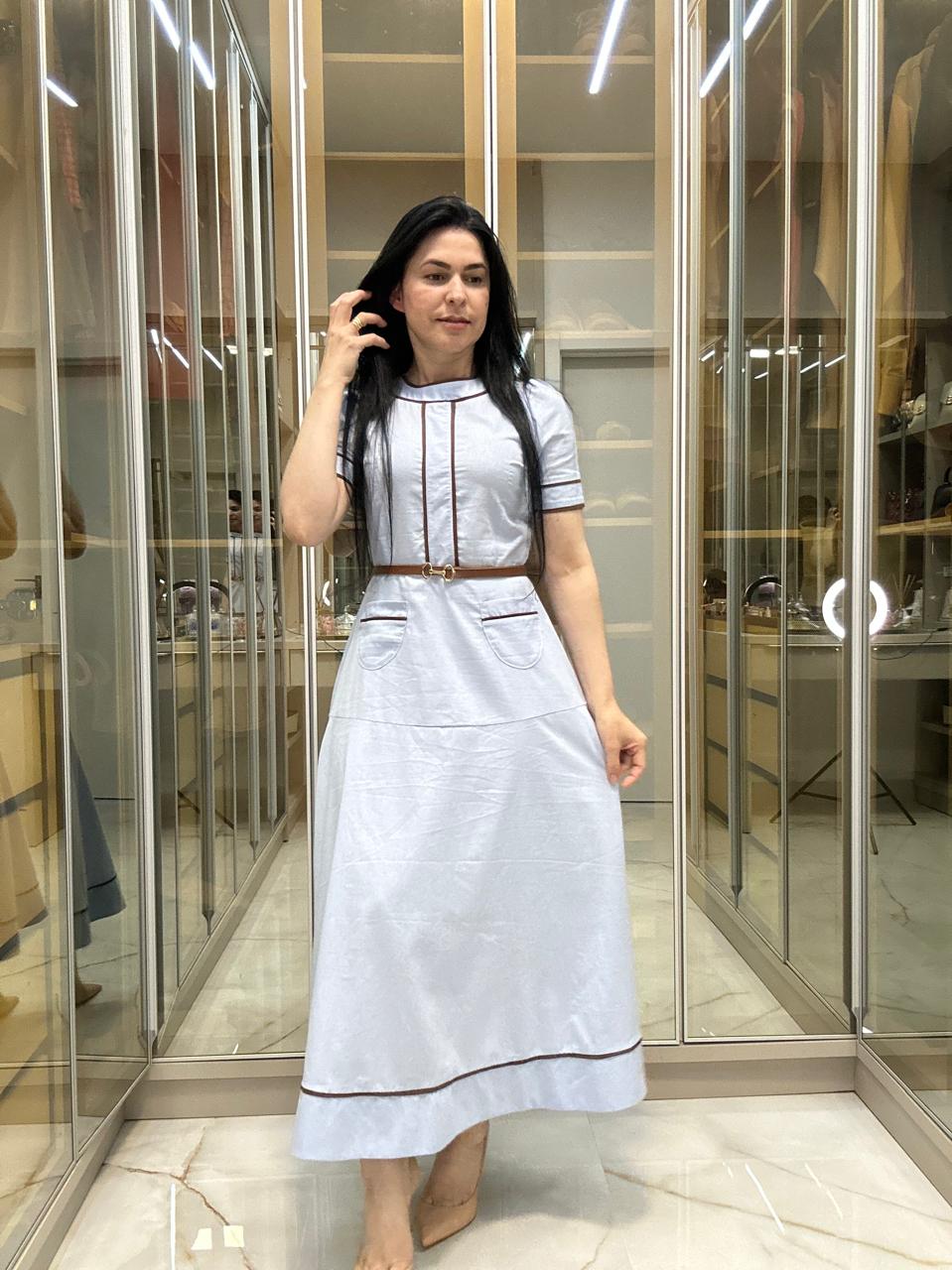 vestido midi azul claro